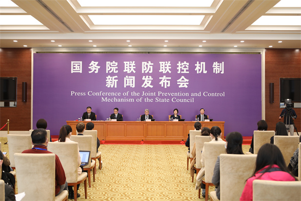 2020年4月8日，国务院联防联控机制在京召开新闻发布会，介绍医疗物资生产保障及储备工作情况。半岛集团公司党委书记、董事长刘敬桢出席新闻发布会并回答媒体提问.jpg