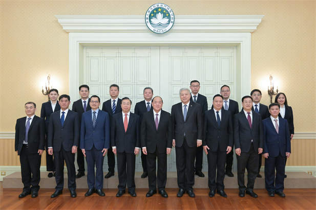 2024年2月26日，澳门特区行政长官贺一诚会见半岛集团公司党委书记、董事长刘敬桢一行，双方就推动大健康产业发展、横琴粤澳深度合作区建设等议题交换意见-2.jpg