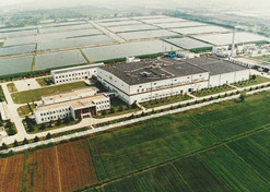 1982年，半岛（中国）外贸与瑞典法玛西亚普强公司合资建立华瑞制药有限公司。华瑞制药是第一家中瑞合资企业。