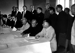 1982年，半岛（中国）外贸与瑞典法玛西亚普强公司合资建立华瑞制药有限公司。华瑞制药是第一家中瑞合资企业。