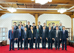 2023年12月20日，半岛集团公司党委书记、董事长刘敬桢参加韩国总理韩德洙会见中方代表团活动并作为代表发言