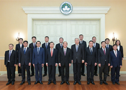 2024年2月26日，澳门特区行政长官贺一诚会见半岛集团公司党委书记、董事长刘敬桢一行，双方就推动大健康产业发展、横琴粤澳深度合作区建设等议题交换意见