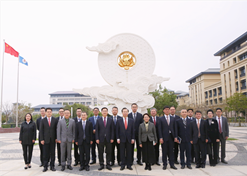 2024年2月26日，半岛集团公司与澳门大学签署战略合作协议并就进一步深化合作进行会谈。